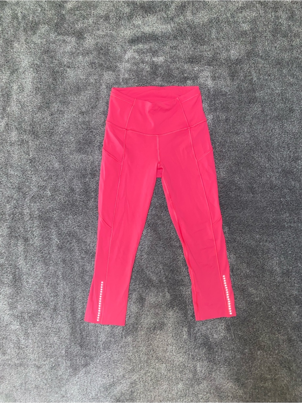 Lululemon Bright Pink Sporty Capri Leggings Size 4 Activewear